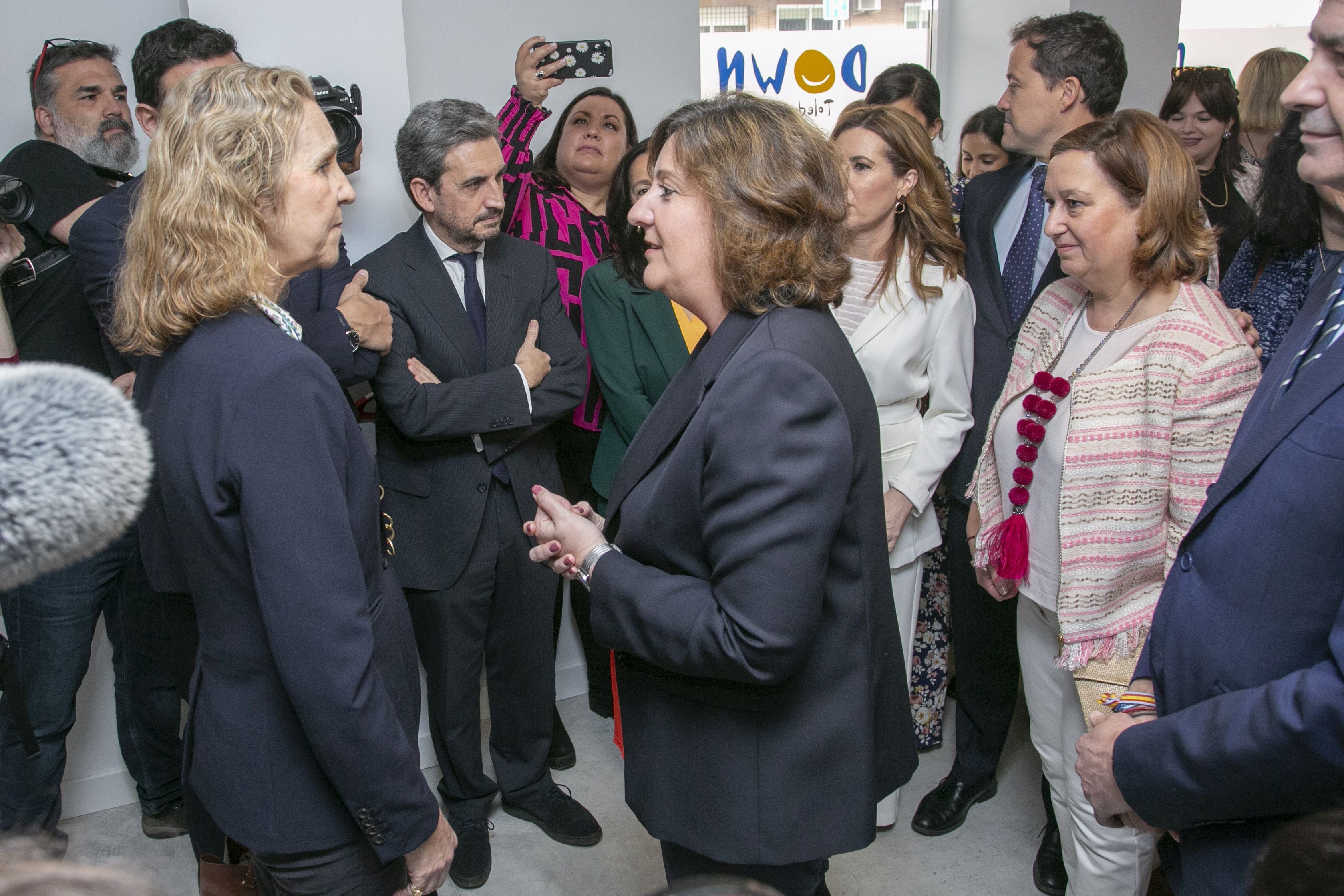 La Infanta Elena, en la inauguración de la sede de DOWN Toledo