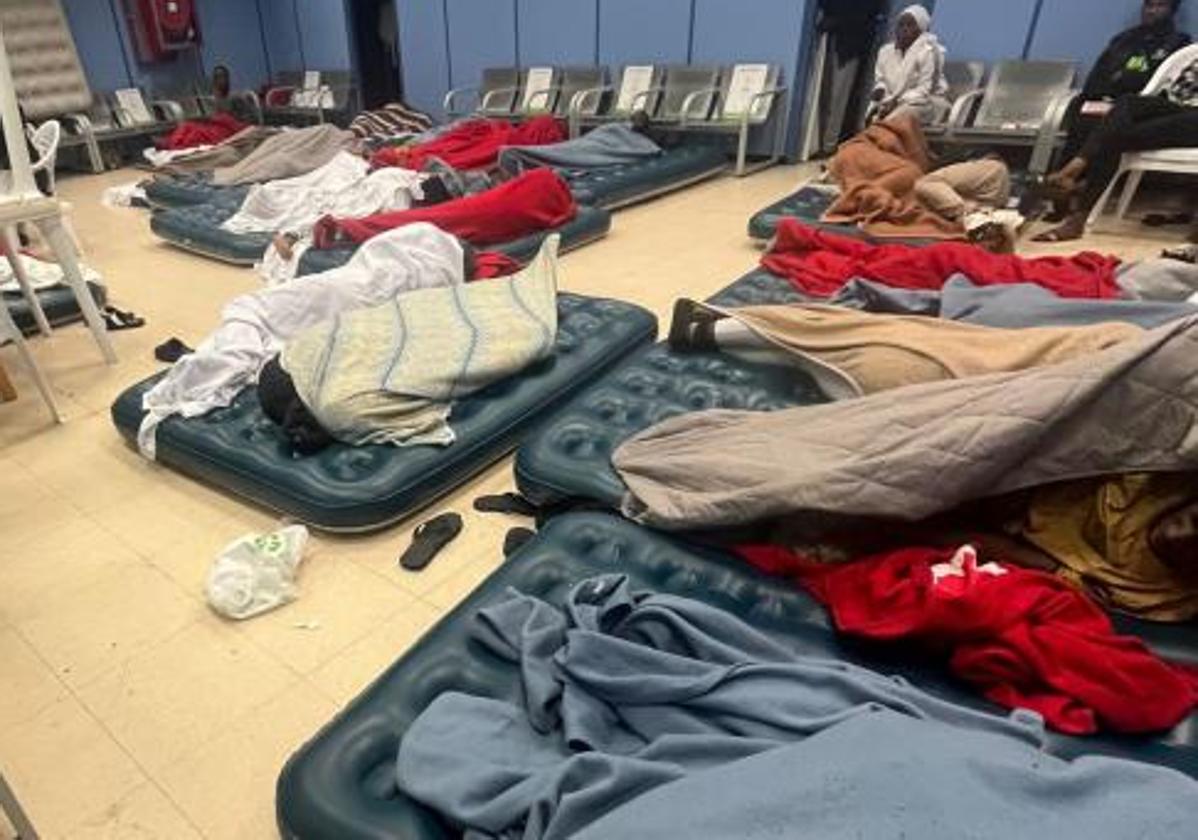 La situación en una de las salas de asilo de Barajas hace unos meses