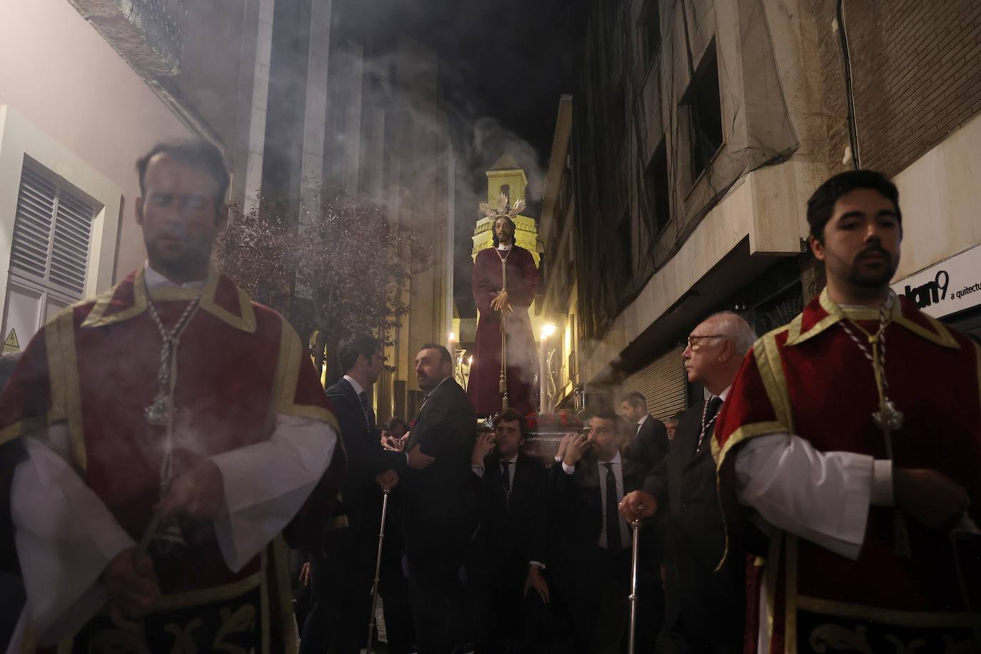 Fotos: el solemne traslado de las imágenes de la Sentencia a su nueva casa de hermandad en Córdoba