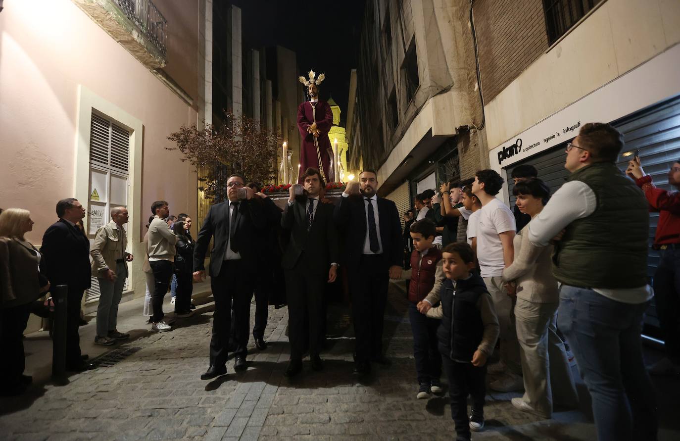 Fotos: el solemne traslado de las imágenes de la Sentencia a su nueva casa de hermandad en Córdoba
