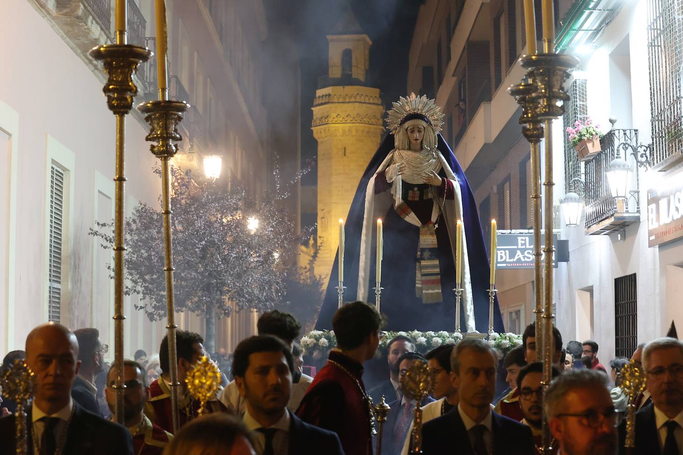 Fotos: el solemne traslado de las imágenes de la Sentencia a su nueva casa de hermandad en Córdoba