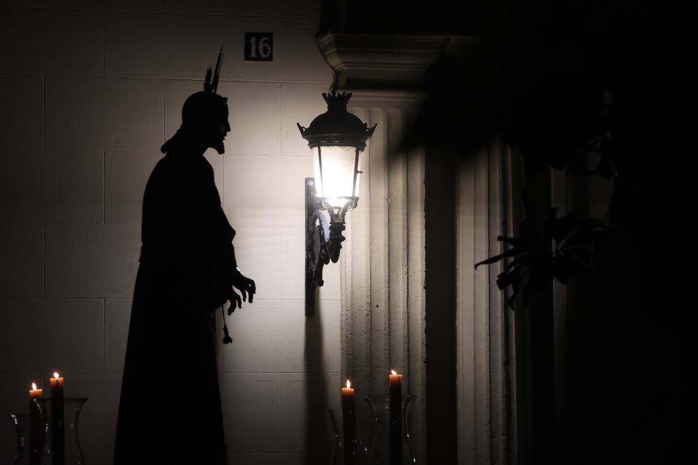 Fotos: el solemne traslado de las imágenes de la Sentencia a su nueva casa de hermandad en Córdoba