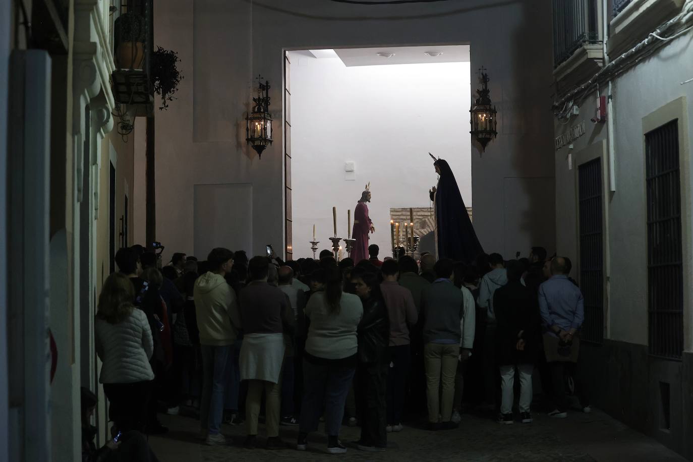 Fotos: el solemne traslado de las imágenes de la Sentencia a su nueva casa de hermandad en Córdoba