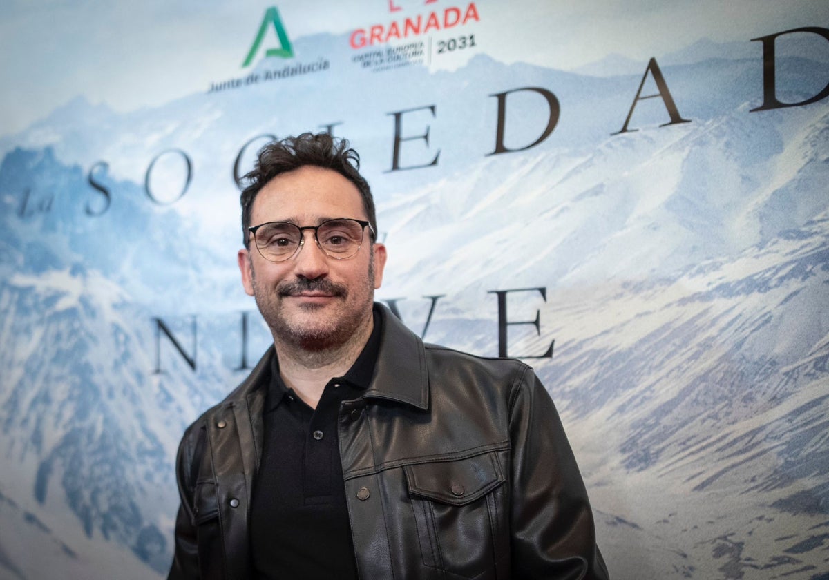 Juan Antonio Bayona, a su llegada al teatro Isabel la Católica de Granada