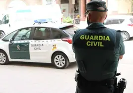 Dos guardias civiles fuera de servicio y un ciudadano detienen a un ladrón de bolsos en Mijas