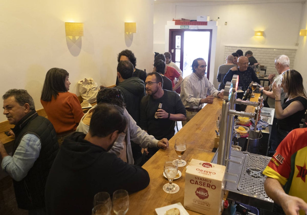 El interior de la Taberna Garibaldi, este martes, durante su inauguración