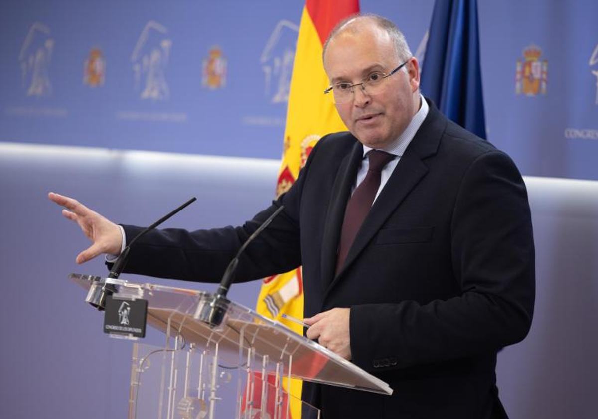 El portavoz del PP en el Congreso, Miguel Tellado, en rueda de prensa este martes