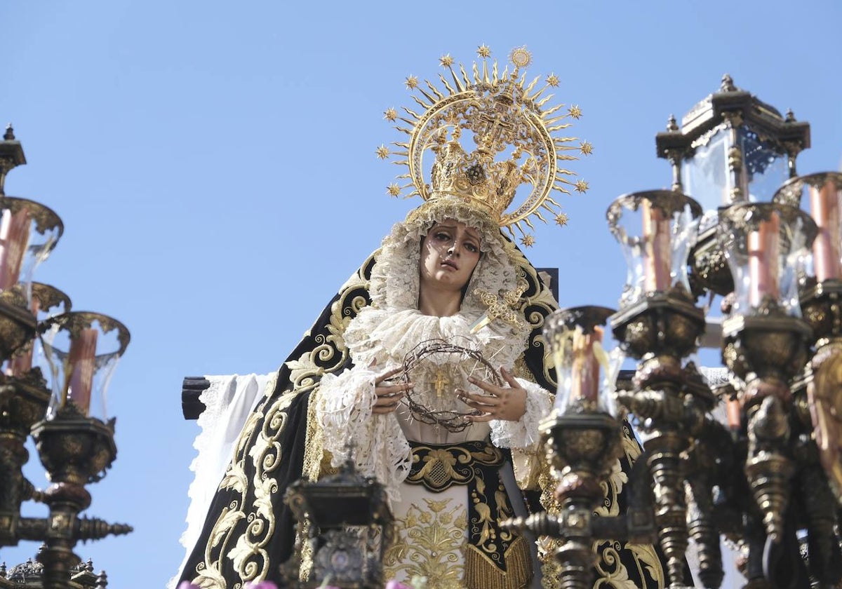 La Virgen de la Soledad, en su paso el Viernes Santo