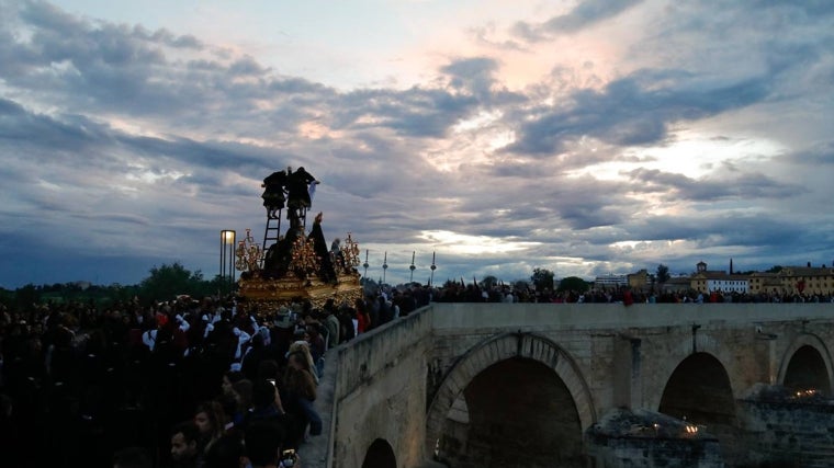 El misterio del Descendimiento avanza hacia el Puente Romano