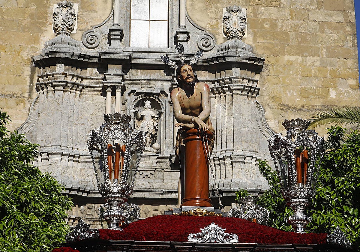 El Señor amarrado a la columna, ante San Francisco