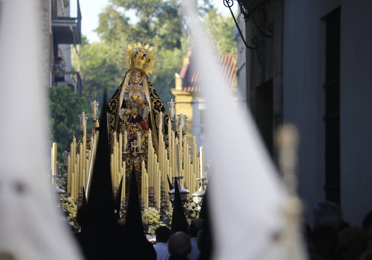 La Virgen de los Dolores, en su paso el Viernes Santo