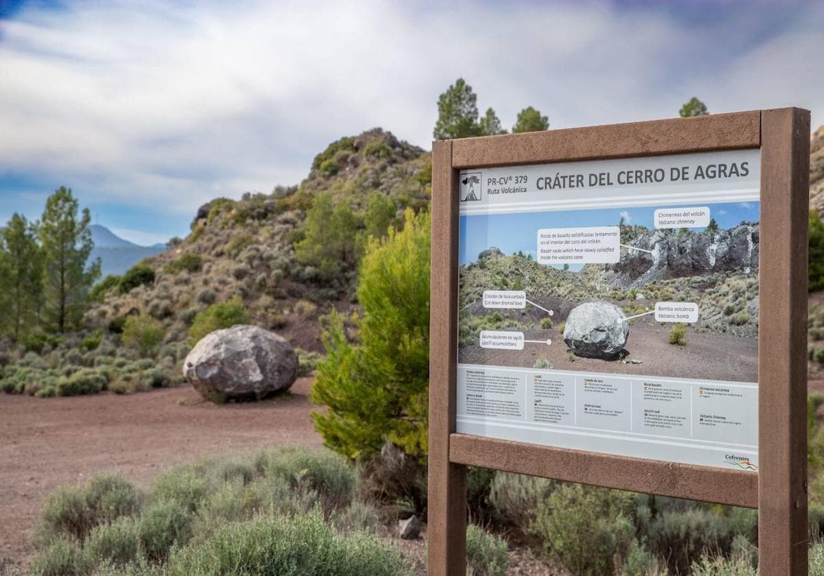 Imagen de una ruta turística de montaña en Valencia