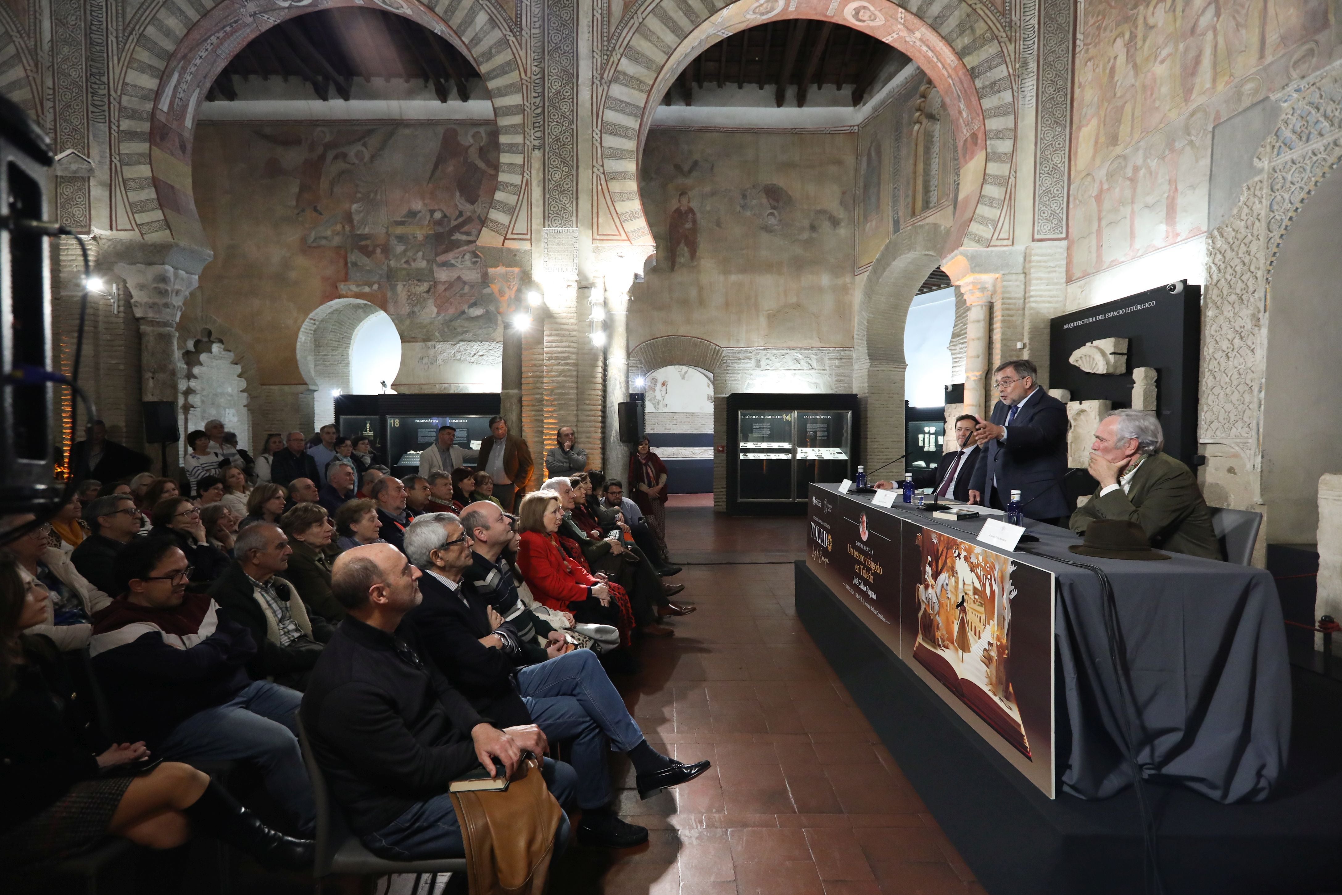 Nuevo éxito del Ciclo de Novela Histórica con la conferencia de José Calvo Poyato