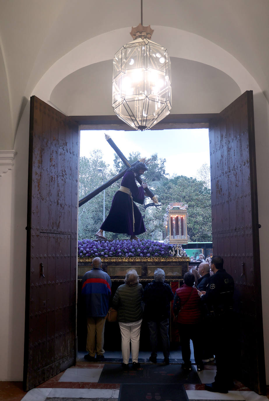 Fotos: el íntimo vía crucis del Señor del Soberano Poder de Córdoba