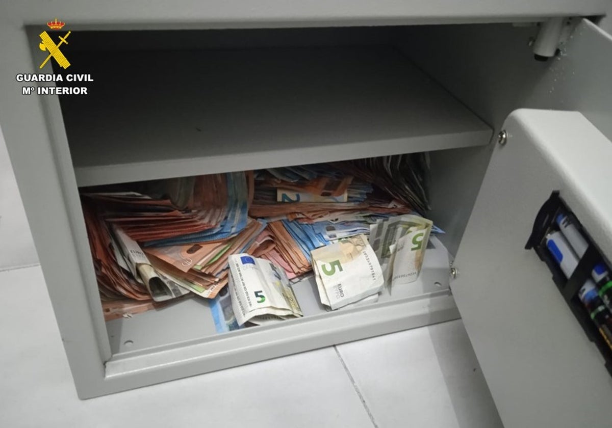 Miles de billetes en una caja fuerte encontrada por los investigadores