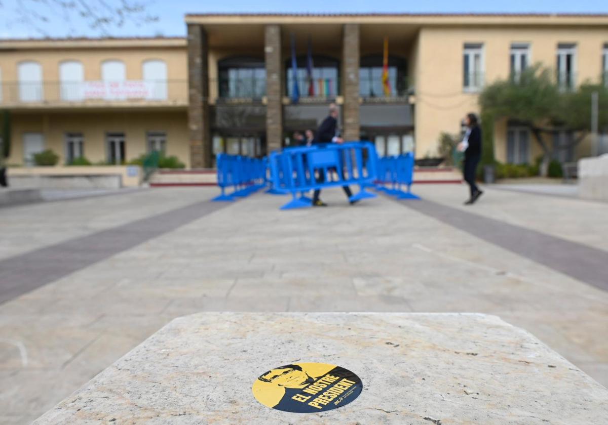 El Ayuntamiento de Elna preparándose para recibir a Puigdemont