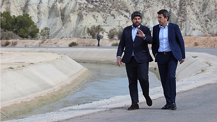 Los presidentes autonómicos murciano y valenciano, Fernando López Miras y Carlos Mazón, este jueves visitando infraestructuras del Tajo-Segura.
