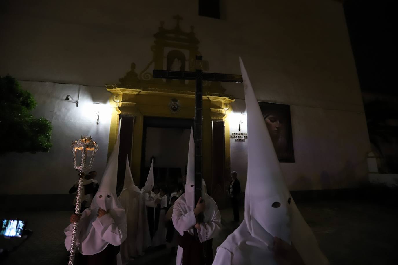 Fotos: la concurrida procesión del Señor de la Salud en el Beso de Judas en Córdoba