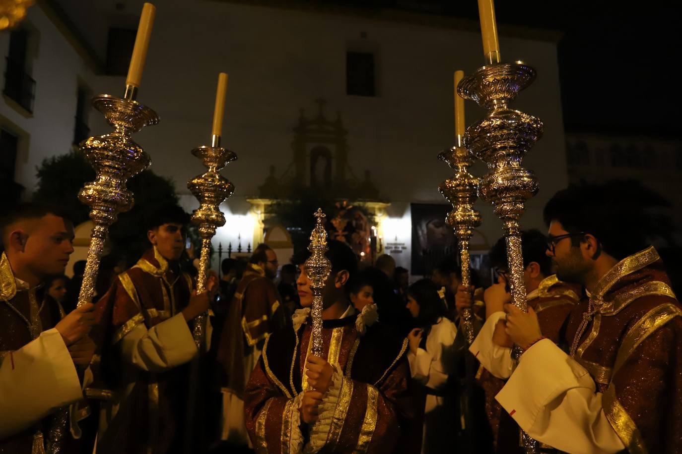 Fotos: la concurrida procesión del Señor de la Salud en el Beso de Judas en Córdoba