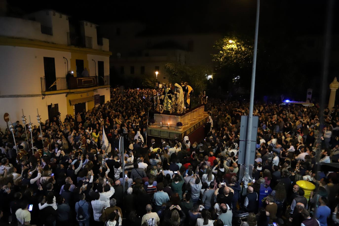 Fotos: la concurrida procesión del Señor de la Salud en el Beso de Judas en Córdoba