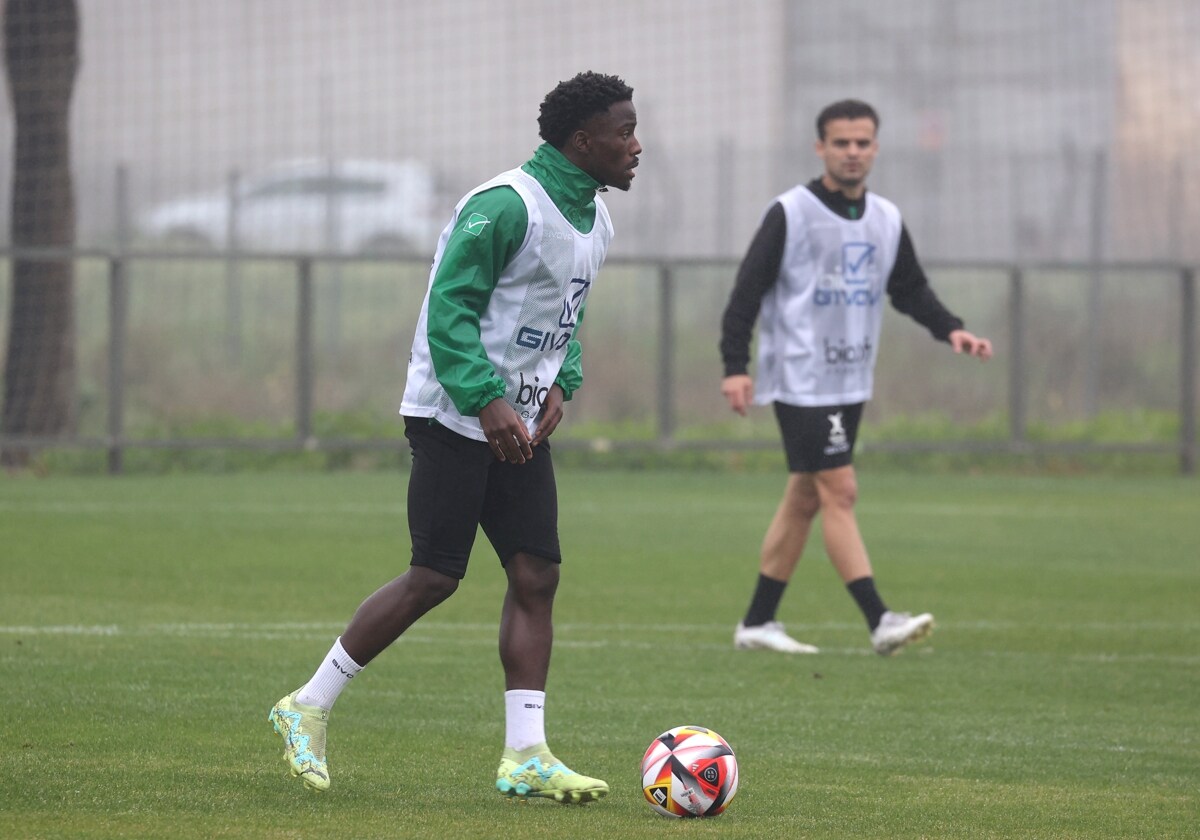 El blanquiverde Adilson durante un entrenamiento esta temporada en la Ciudad Deportiva