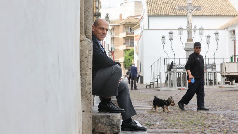 El cofrade, en la plaza de Capuchinos