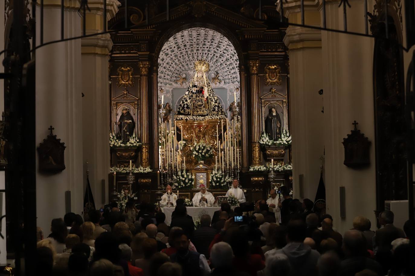 Fotos: el popular y fervoroso Viernes de Dolores en Córdoba