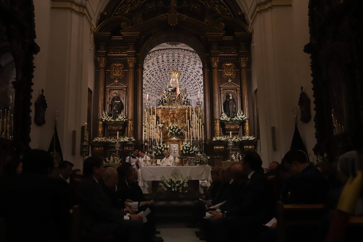 Fotos: el popular y fervoroso Viernes de Dolores en Córdoba