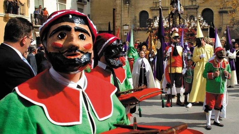 Las Máscaras en las procesiones de Alcalá la Real