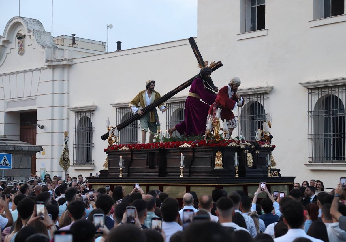 El misterio del Señor de la Victoria en sus Tres Caídas, en su primera salida