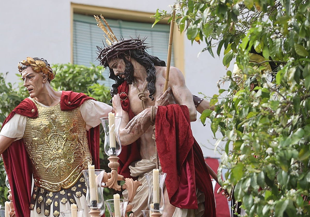 El Señor de los Afligidos, al principio de su estación de penitencia