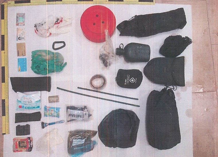 Objetos que había en el interior de la mochila del soldado Carlos León