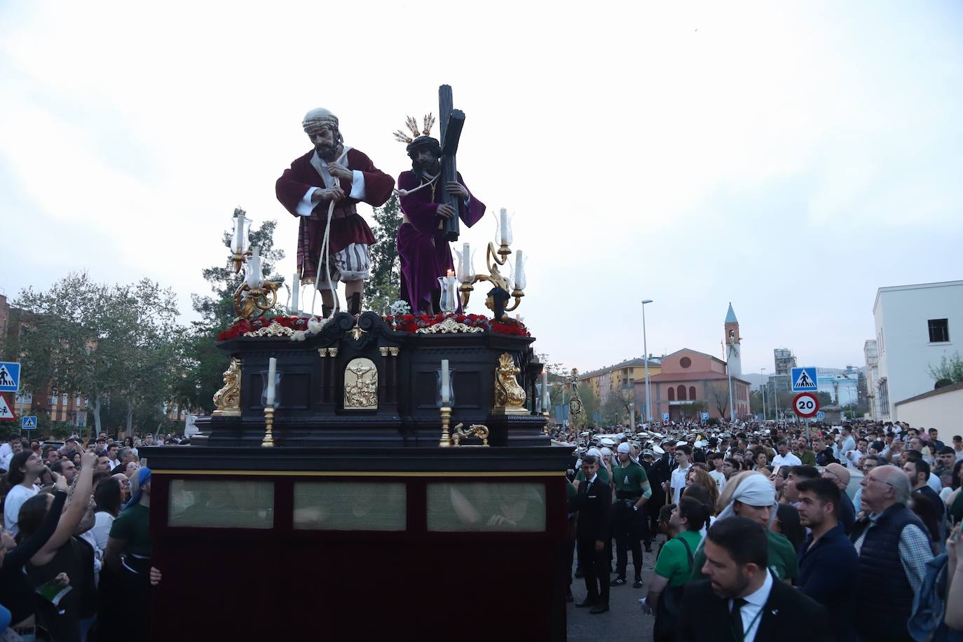 Fotos: la entusiasta procesión de la cofradía de la O en Córdoba