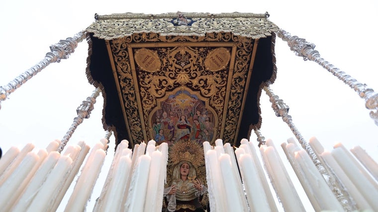 La Virgen del Dulce Nombre, en su paso de palio