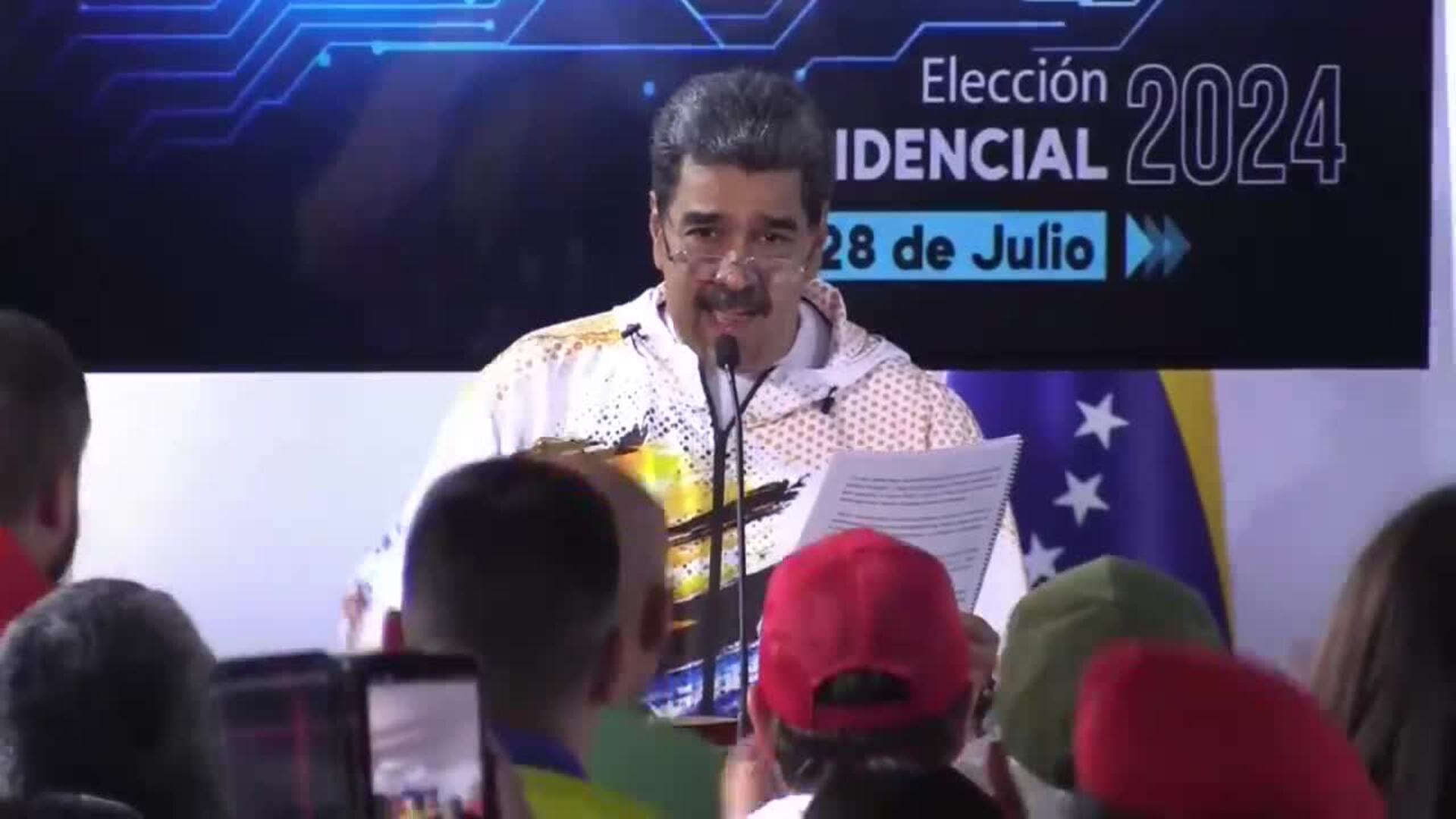Maduro oficializa ante el CNE su aspiración a un tercer mandato presidencial