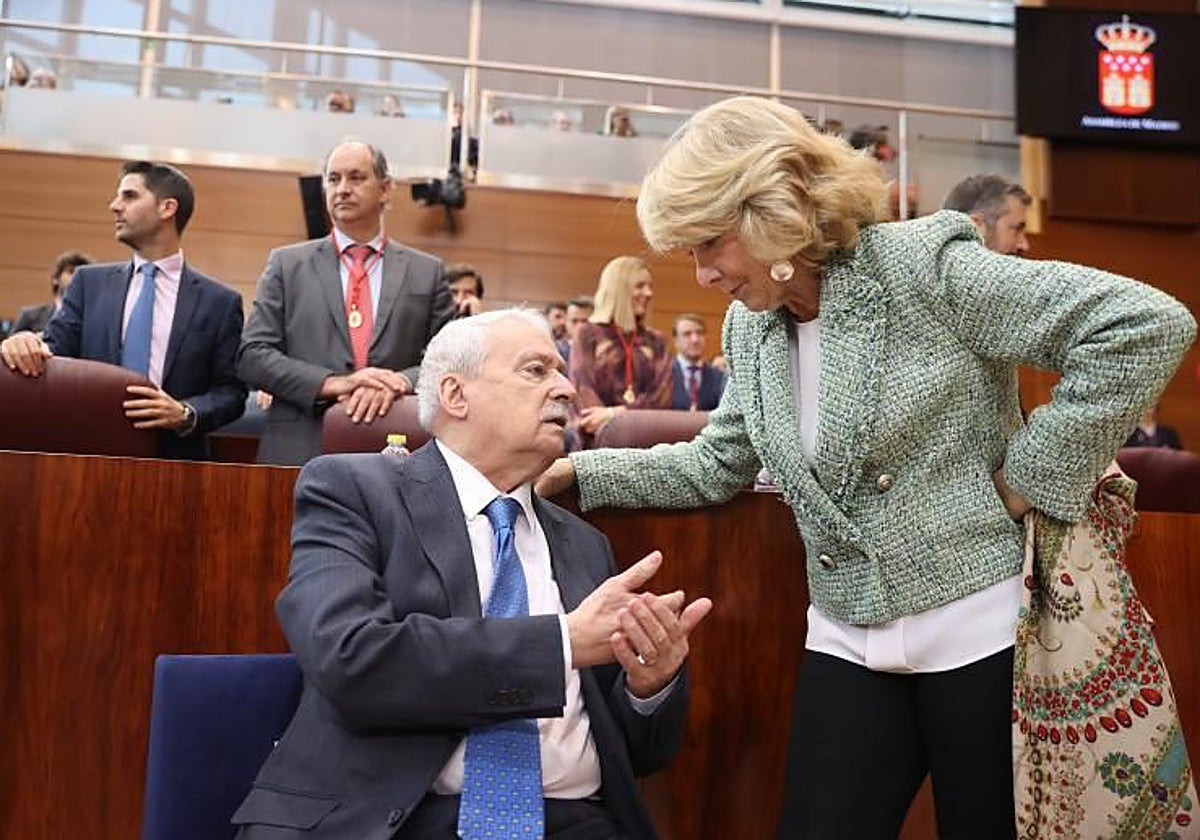Joaquín Leguina, con Esperanza Aguirre en la Asamblea de Madrid