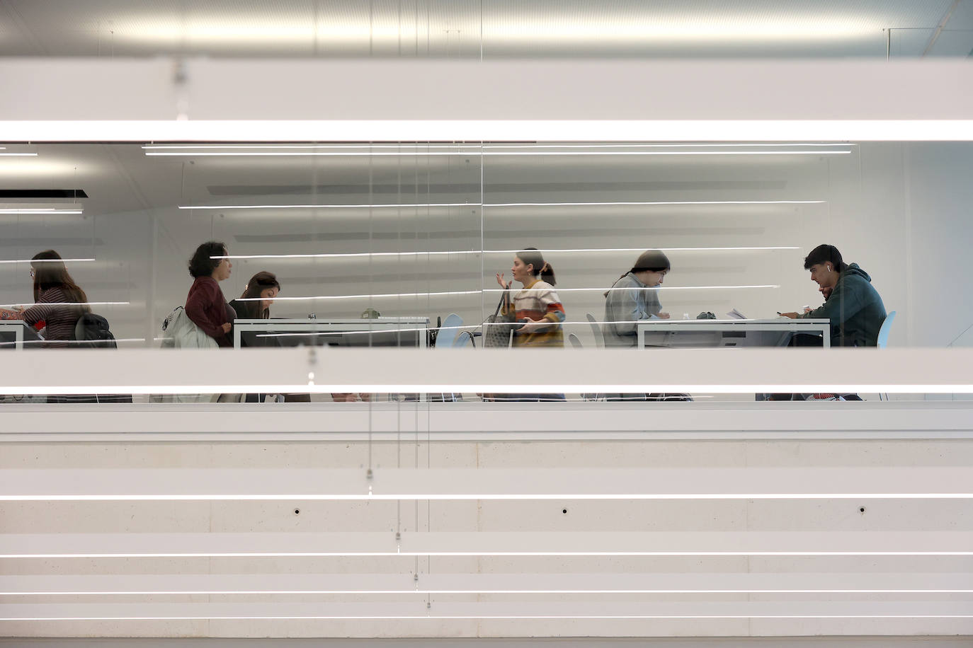 Fotos: Un paseo por la Biblioteca Grupo Cántico de Córdoba