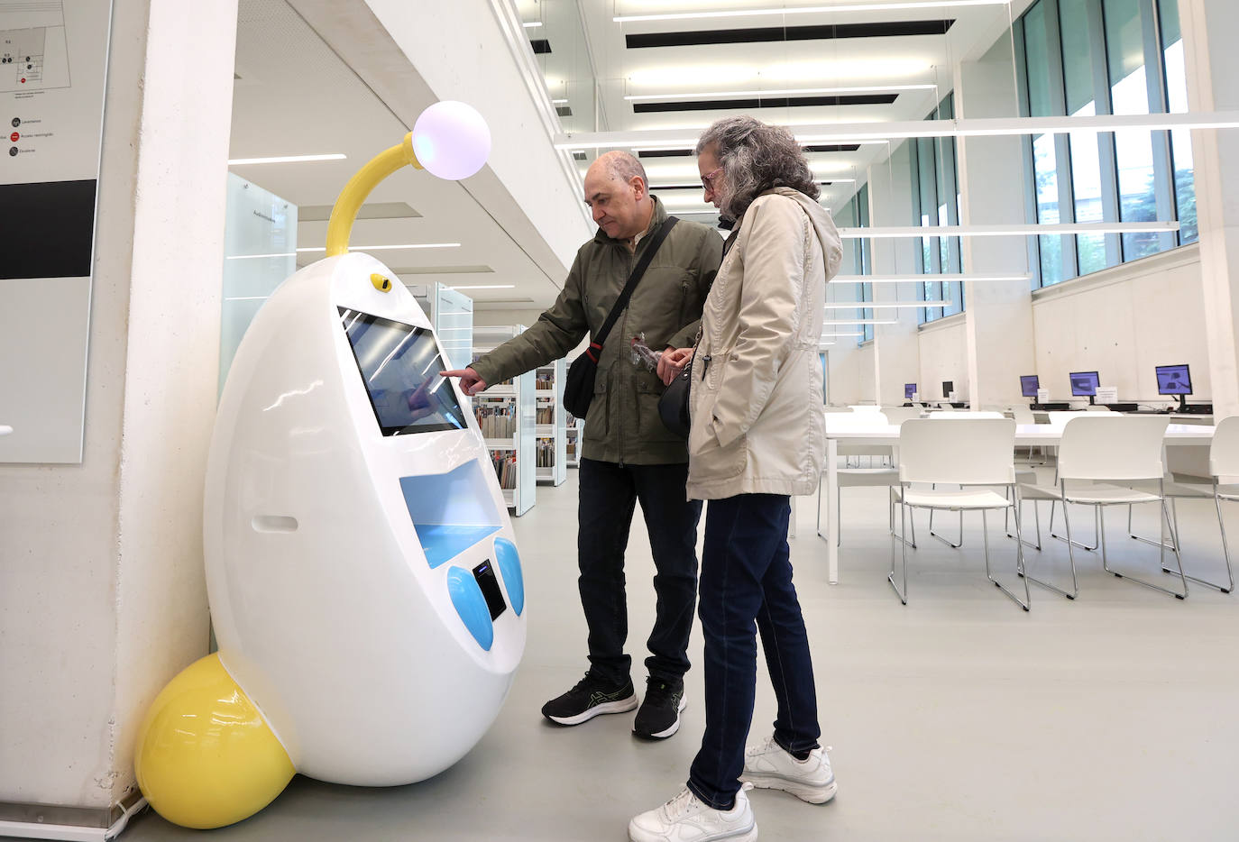 Fotos: Un paseo por la Biblioteca Grupo Cántico de Córdoba