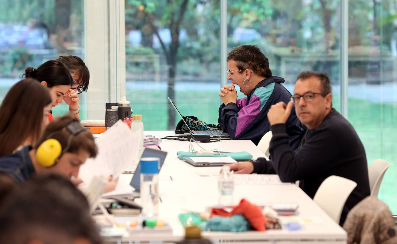 Fotos: Un paseo por la Biblioteca Grupo Cántico de Córdoba