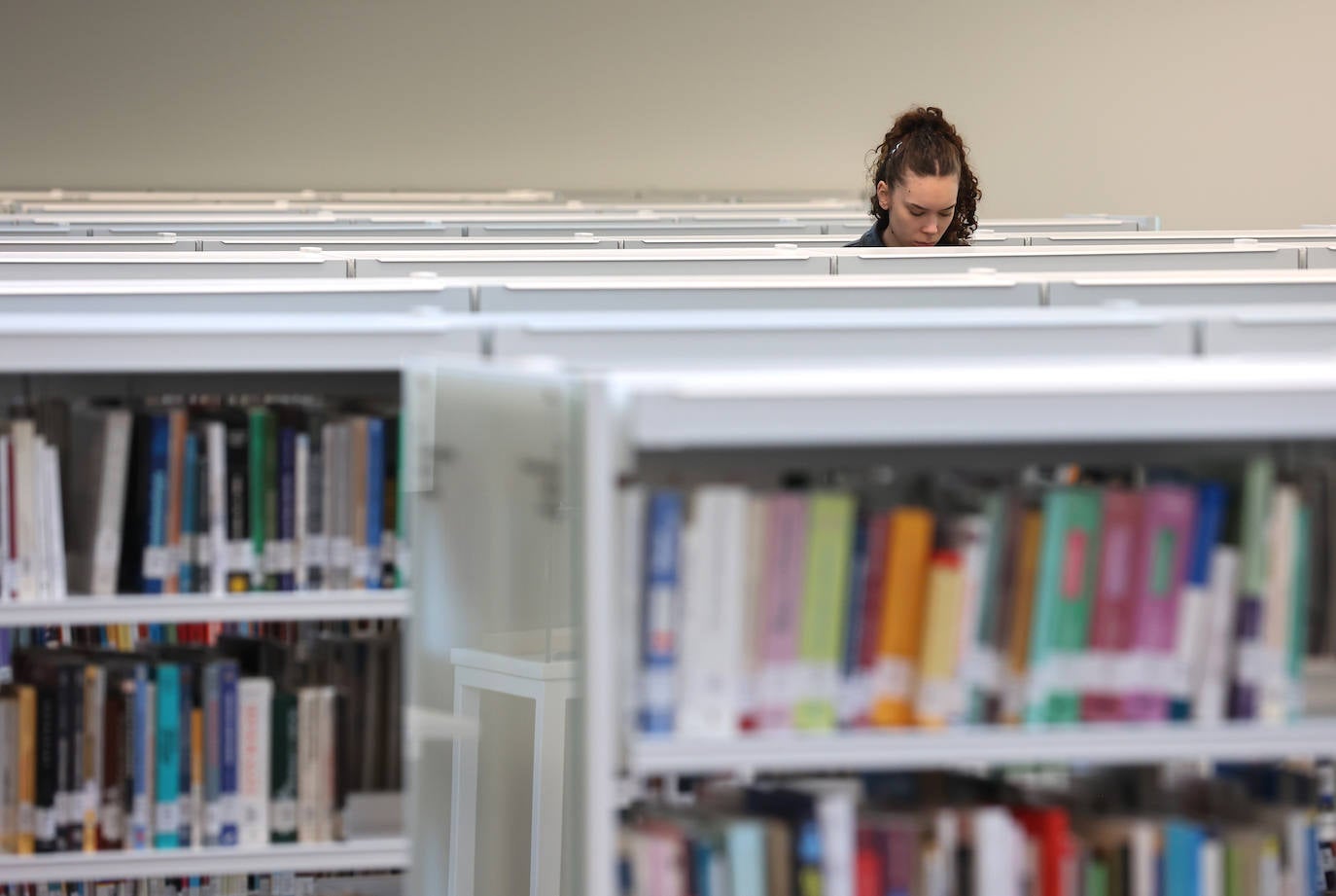 Fotos: Un paseo por la Biblioteca Grupo Cántico de Córdoba