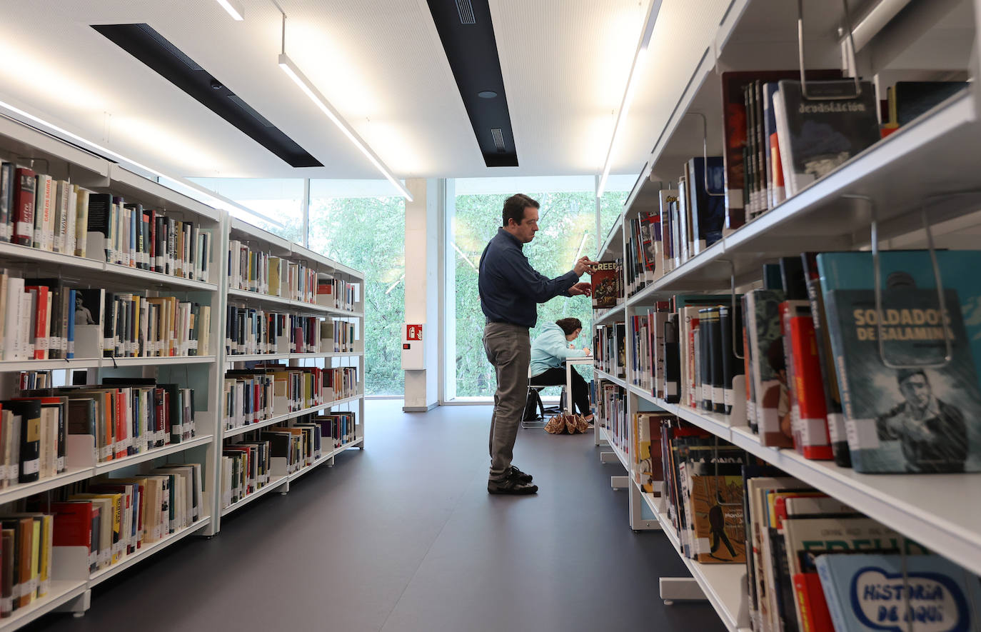 Fotos: Un paseo por la Biblioteca Grupo Cántico de Córdoba