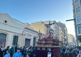 La devoción puede más que el viento el Martes Santo en Almería con calles abarrotadas para ver a Coronación, Amor y Perdón