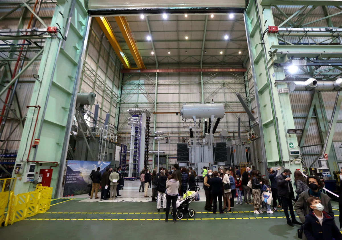 Jornada de puertas abiertas en la planta de Hitachi Energy en Córdoba