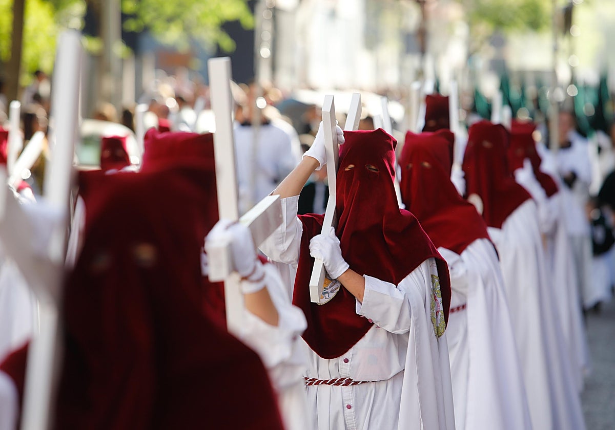Nazarenos durante el Jueves Santo en Córdoba