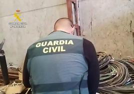 Dos detenidos por robar cable de cobre del alumbrado público y atracar una gasolinera causando un perjuicio de 60.000 euros