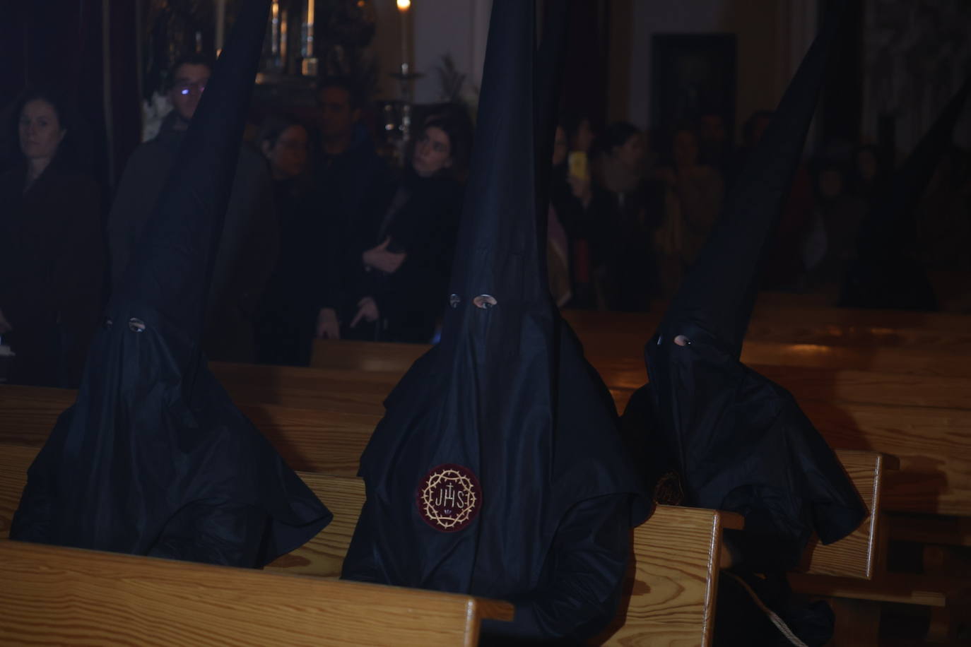 Las imágenes de la Buena Muerte en la Madrugada de la Semana Santa de Córdoba 2024