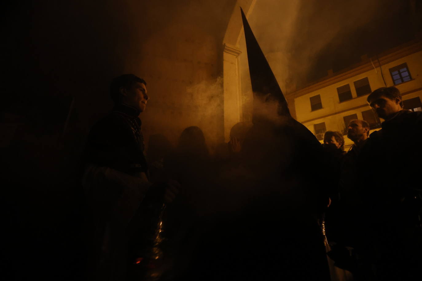 Las imágenes de la Buena Muerte en la Madrugada de la Semana Santa de Córdoba 2024