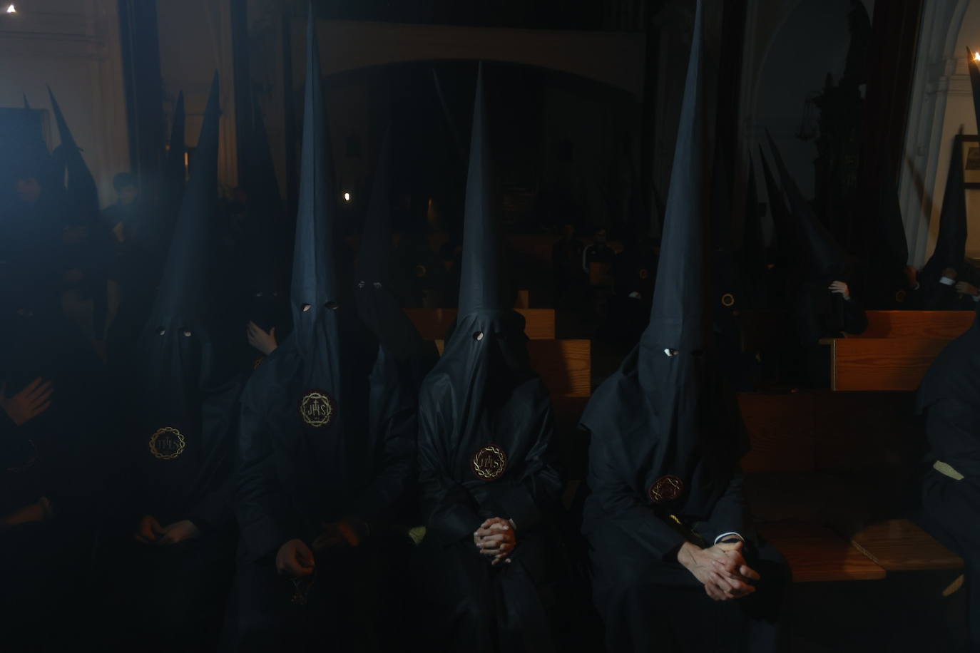 Las imágenes de la Buena Muerte en la Madrugada de la Semana Santa de Córdoba 2024