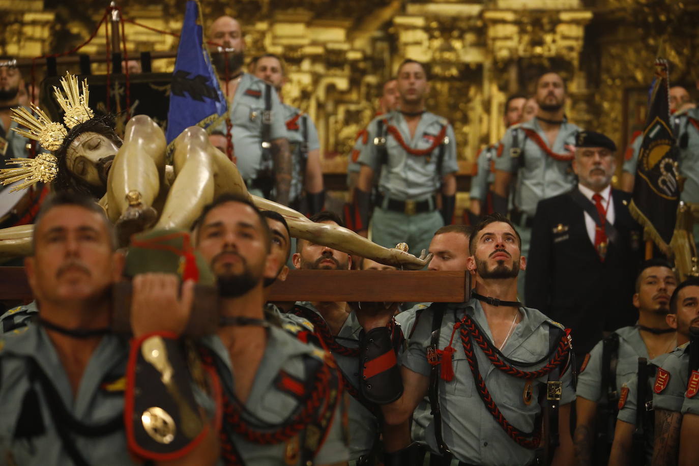 Las imágenes del vía crucis del Señor de la Caridad de Córdoba el Viernes Santo de 2024