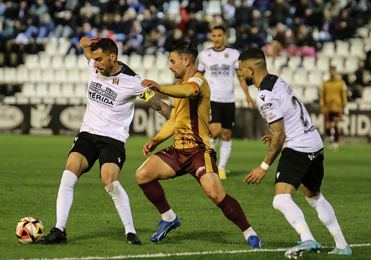 El capitán blanquiverde Kike Márquez durante el partido en Mérida